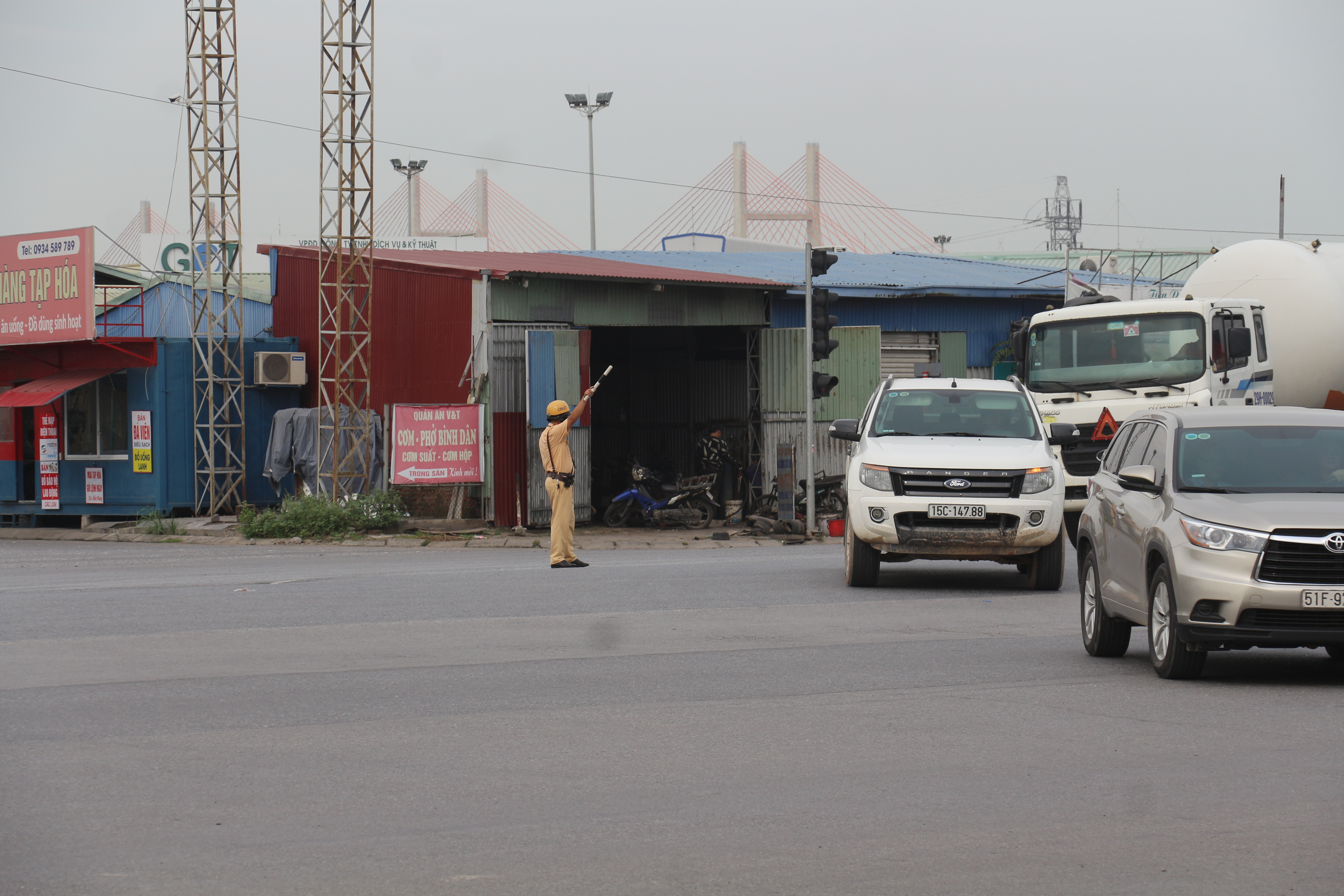 Bất cập tín hiệu đèn giao thông tại ngã ba  đường Đình Vũ và đường Liên phường (Tràng Cát)